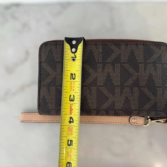 Michael Kors Wallet Wristlet - Picture 5 of 7